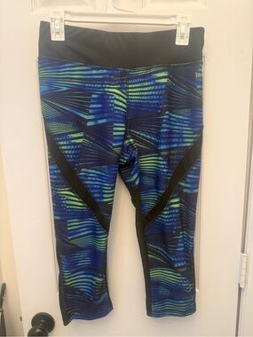 Danskin Now Blue & Green Patterned Capri Leggings with Black Waistband  sz 8/10